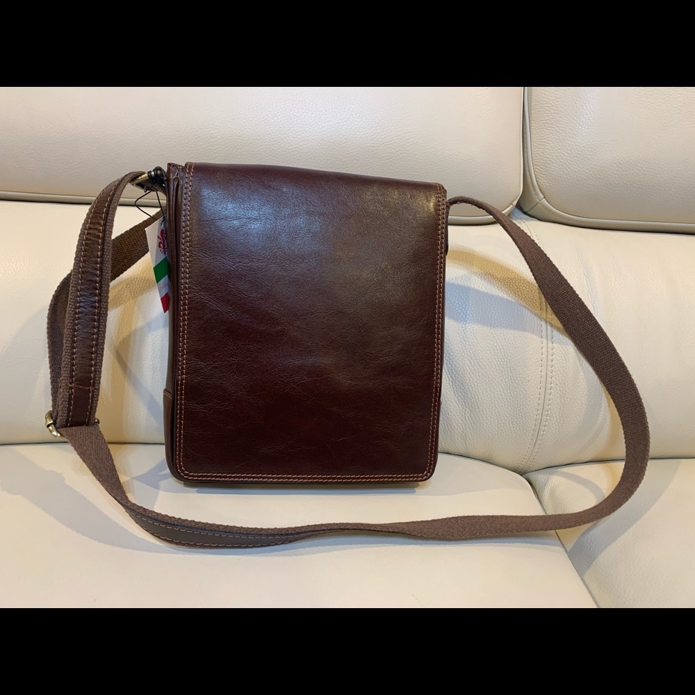 Leather unisex crossbody bag - Picture 9 of 9